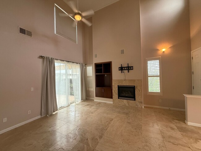 Building Photo - Modern 2 bedroom, 2.5 Bathroom Townhouse i...