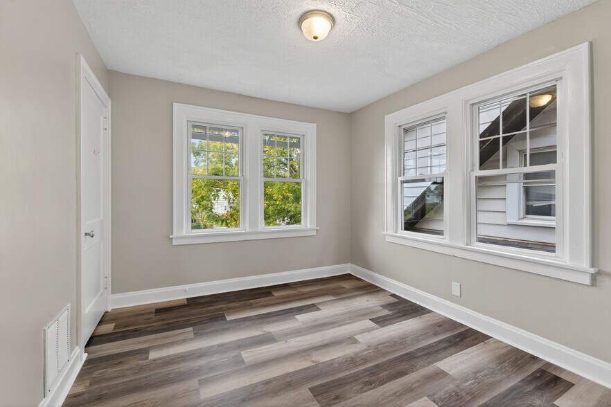 Building Photo - 1123-1125 S Ohio Ave