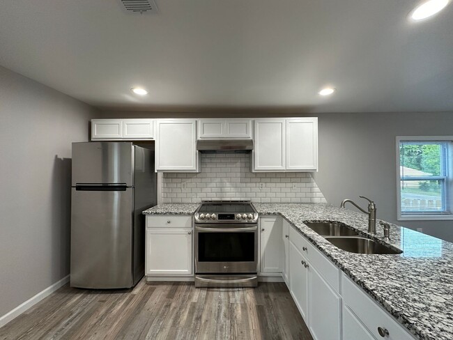 Building Photo - Cozy 2 Bedroom 1 Bathroom for Rent!
