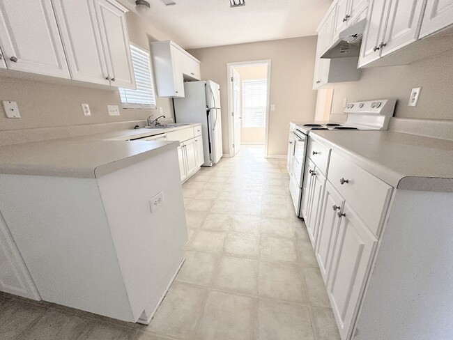 Building Photo - 4303 Pineview Ln