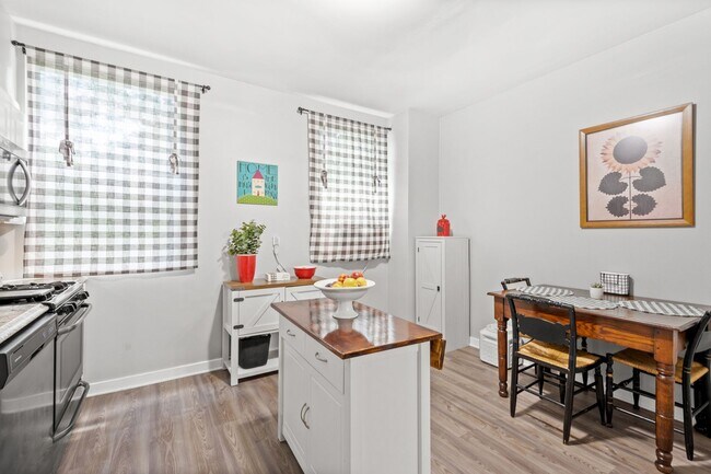 Building Photo - Sensational 2 bedroom home in Beechview available May 1!