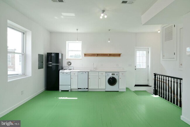 Primary Photo - 2329 Frankford Ave