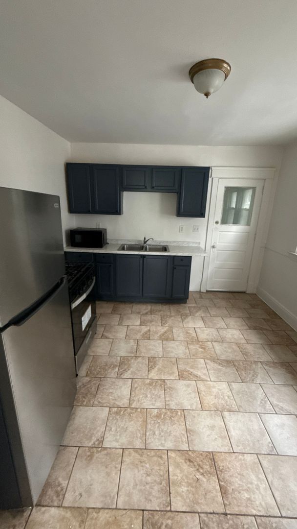 Building Photo - 3354 East 132