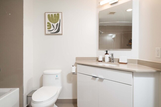 Building Photo - 677-679 Washington Street-SI ID1322145P