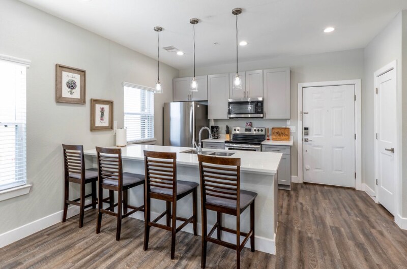 Building Photo - 144 W 5th St