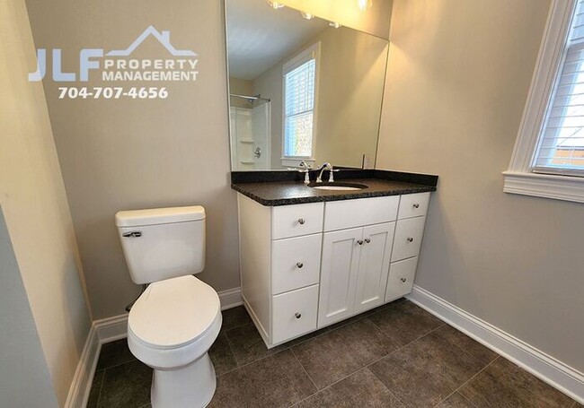 Building Photo - Cute Studio Apartment in Salisbury!