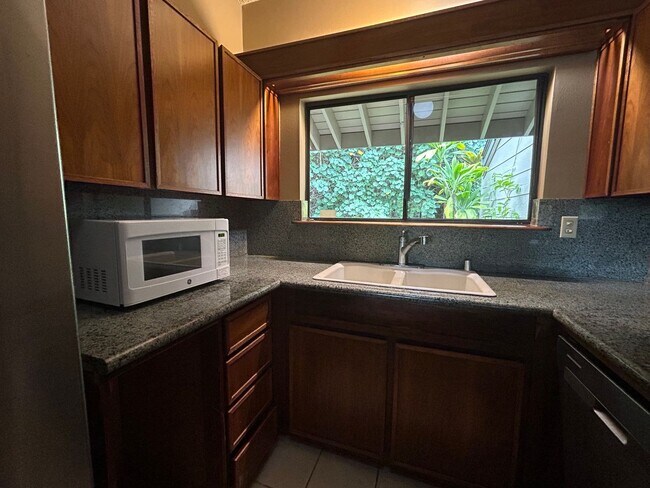 Building Photo - $3890/mo 3 bedroom  2 Baths - spacious, sp...