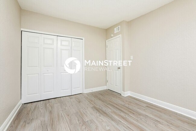 Building Photo - 3 Bedroom Pet-Friendly Home in Apopka, FL with Main Street Renewal