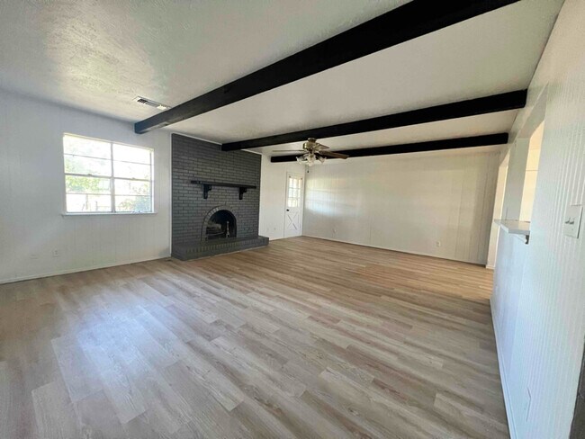 Building Photo - 5604 Gregory Ln