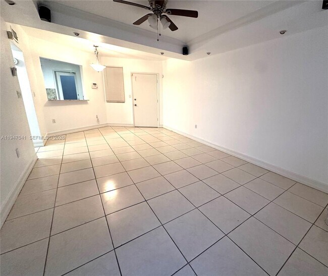 Building Photo - 1701 NE Miami Gardens Dr