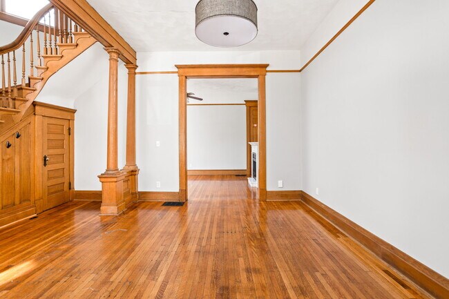 Building Photo - 319 E 13th St