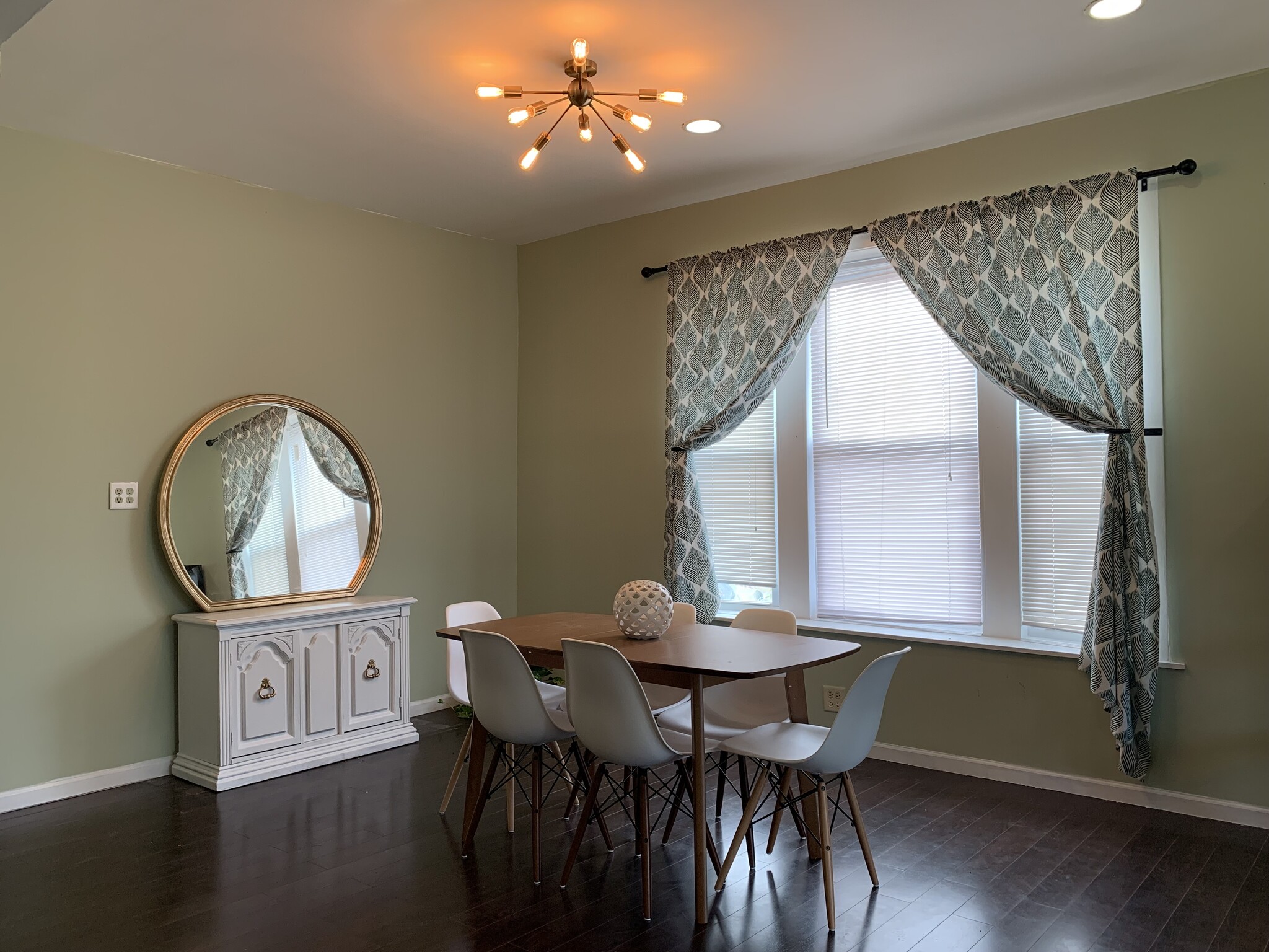 Building Photo - 1067 W Argyle St