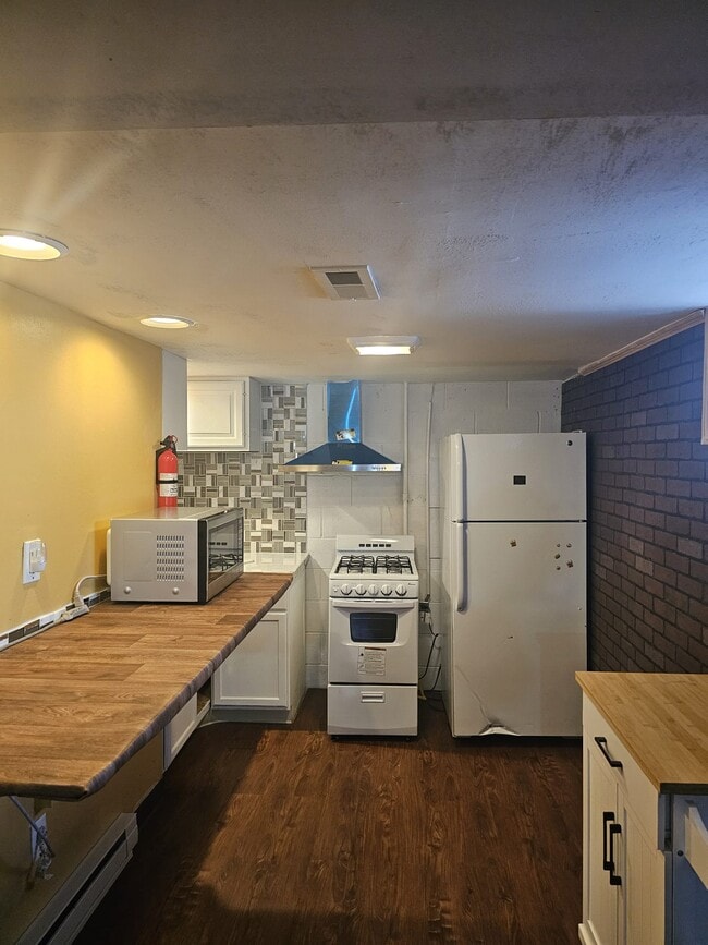 Kitchen - 3844 S 48th St