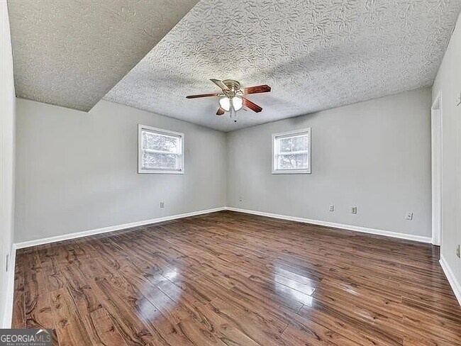 Building Photo - 1400 Boxwood Dr NW