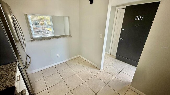 Building Photo - 2840 Somerset Park Dr