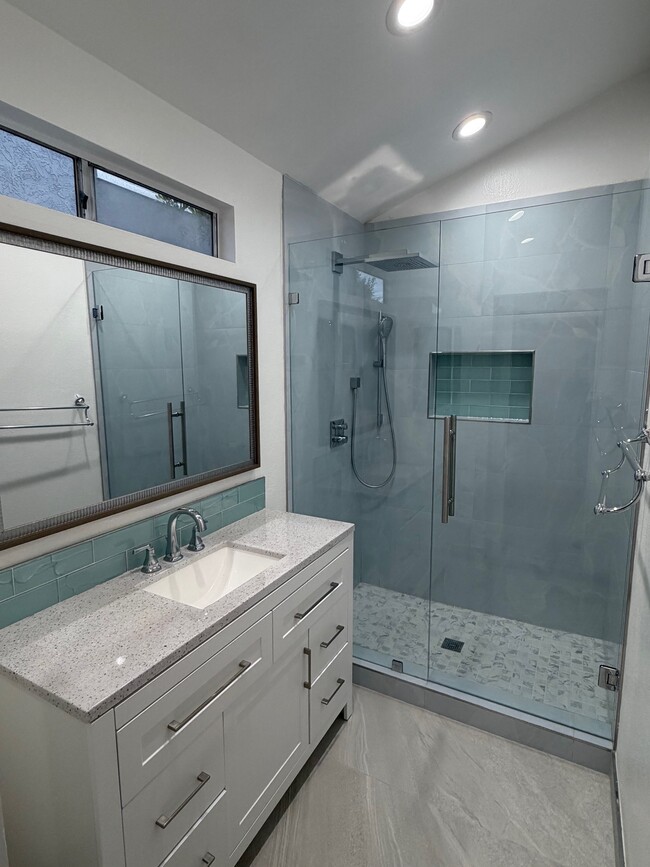 Building Photo - 1845 Blackhawk Ave