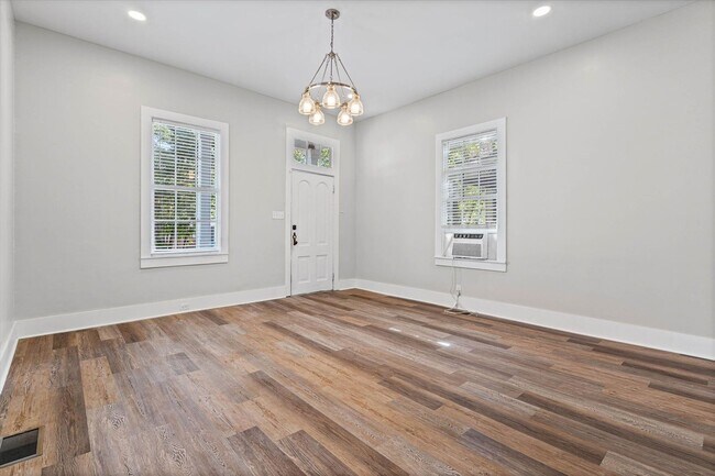 Building Photo - Oakleigh Garden District