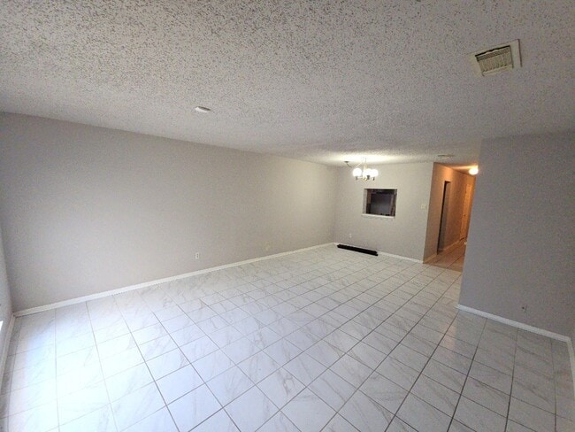 Building Photo - 15625 Weldon Dr