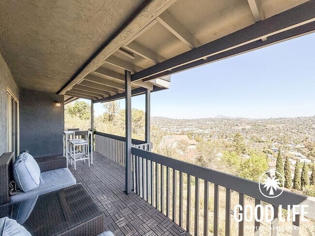 Building Photo - 9400 Crest Dr