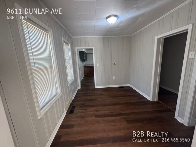 Building Photo - 9611 Dunlap Ave