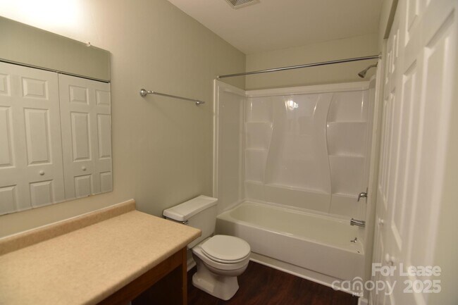 Building Photo - 8220 Golf Ridge Dr
