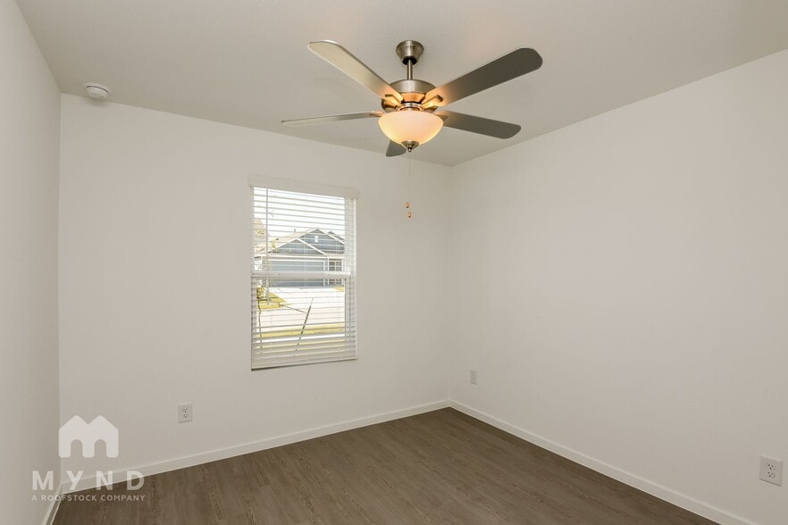 Building Photo - 2717 Ctr Crk Ln