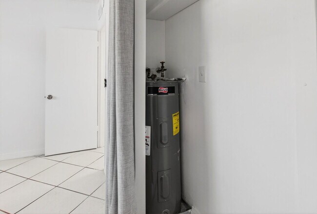 Building Photo - 500 SW 2nd Ave