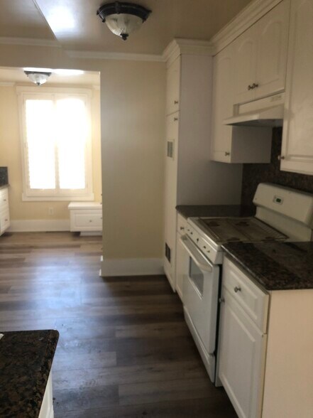 Kitchen - 257 Parke St