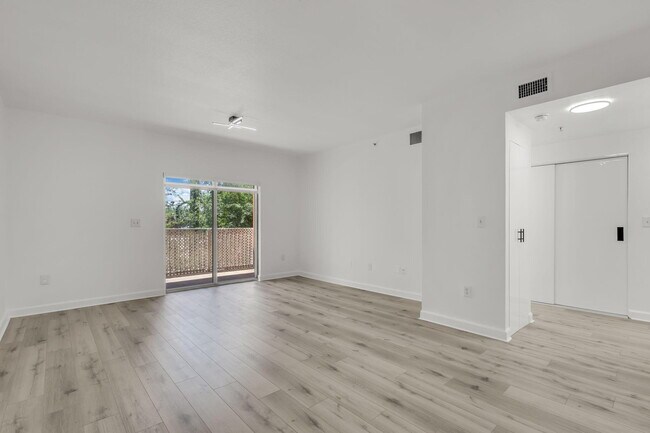Building Photo - 1300 NE 109th St