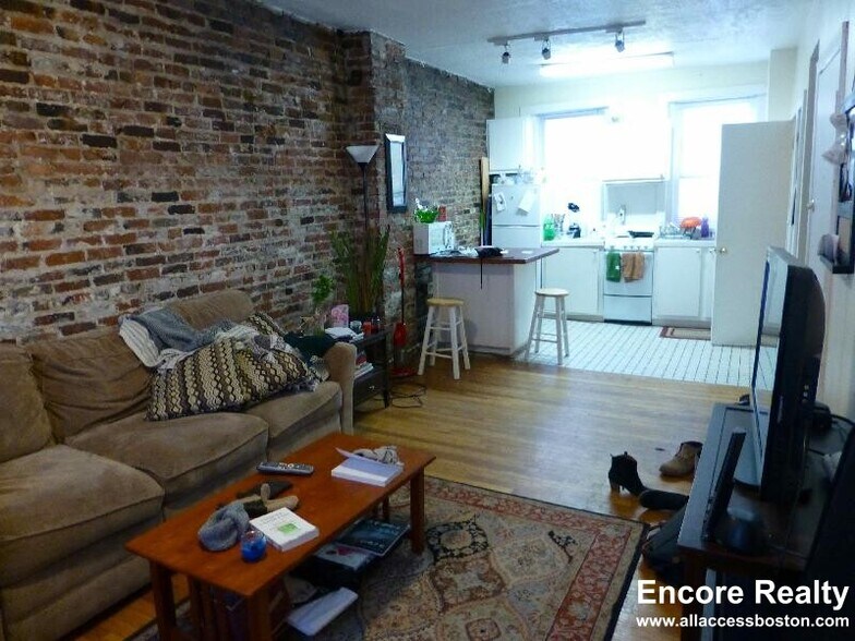 Primary Photo - 17 Ogden St