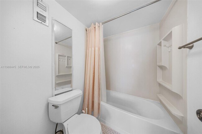 Building Photo - 6900 Bay Dr