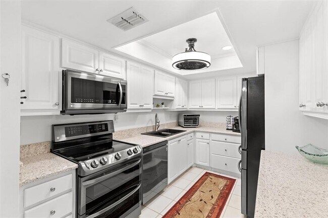 Building Photo - 3143 37th Ln S