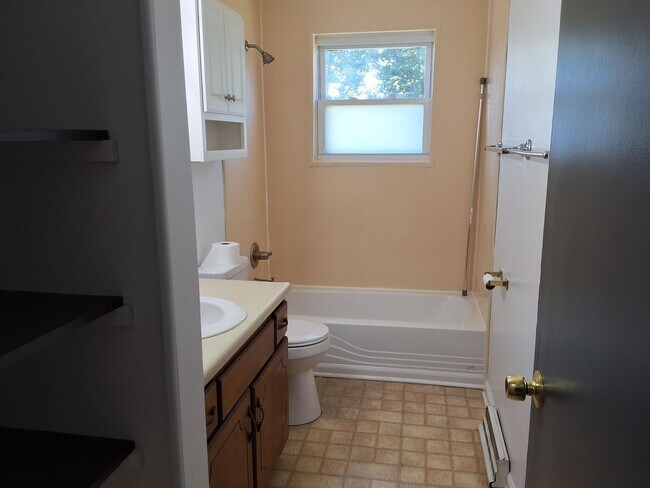 Building Photo - 111 Cherrywood Dr