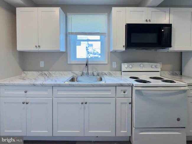 Building Photo - 31 S Main St