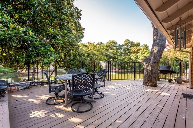 Building Photo - Lakewood Retreat with Stunning Blue Fair Lake Views