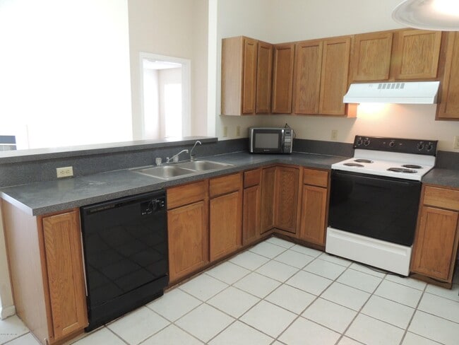 Building Photo - 12652 Ashmore Green Dr E