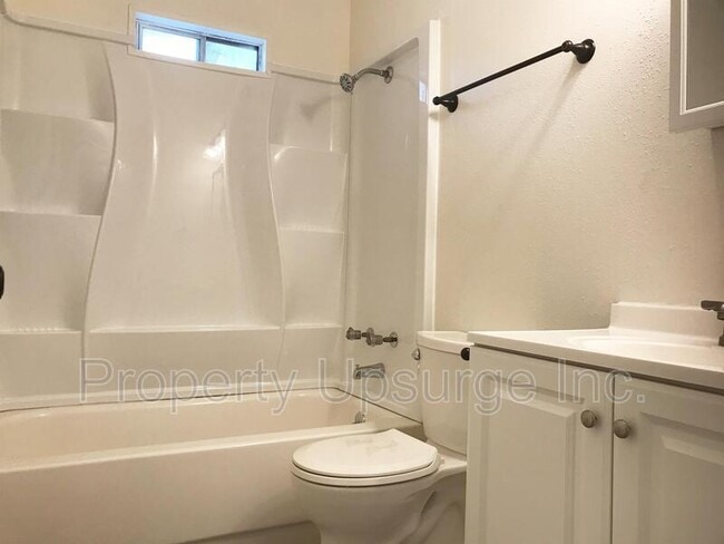 Building Photo - 642 Reeds Ave