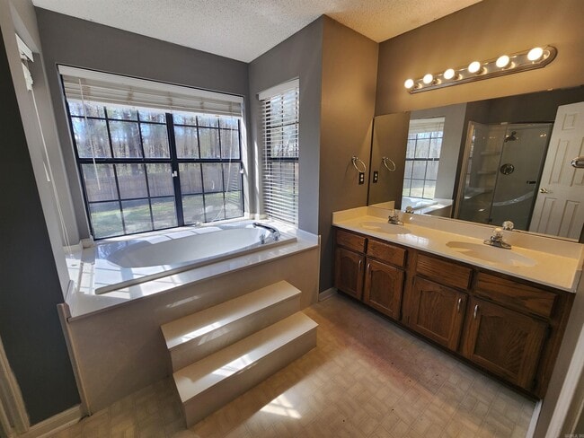 Building Photo - 2511 Eagle Run