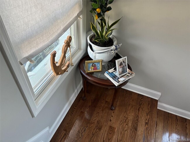 Building Photo - 346 S Main St