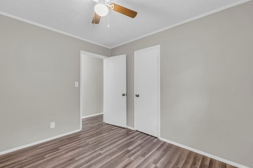 Building Photo - 405 Summerhaven Dr