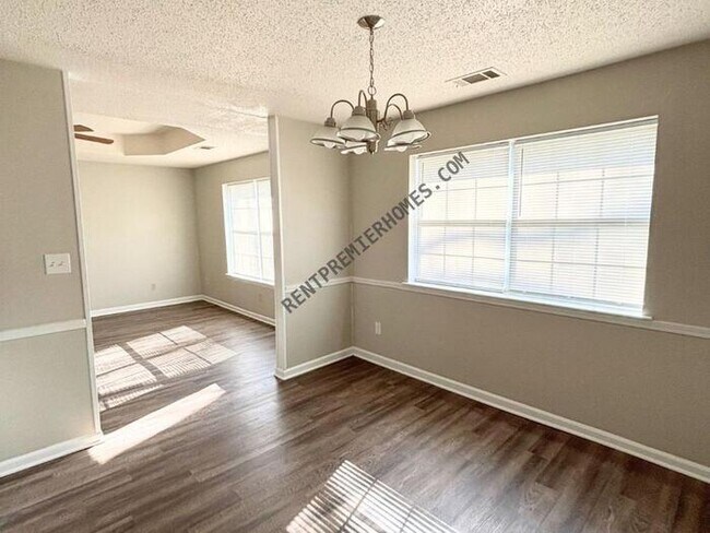 Building Photo - 20 Fox Run Dr