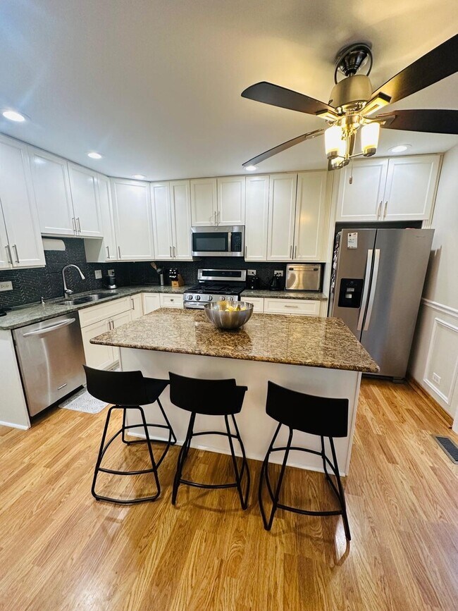 Building Photo - 2062 Danbury Pl