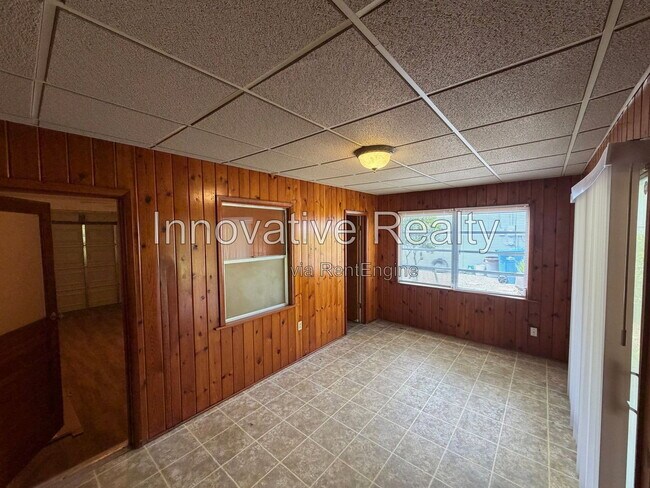 Building Photo - 145 S Sheridan Ave
