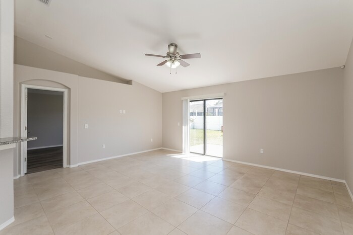 Building Photo - 5169 Ashwood Dr