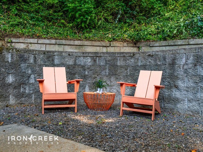 Building Photo - Mountain Retreat with Sunroom & Blue Ridge...