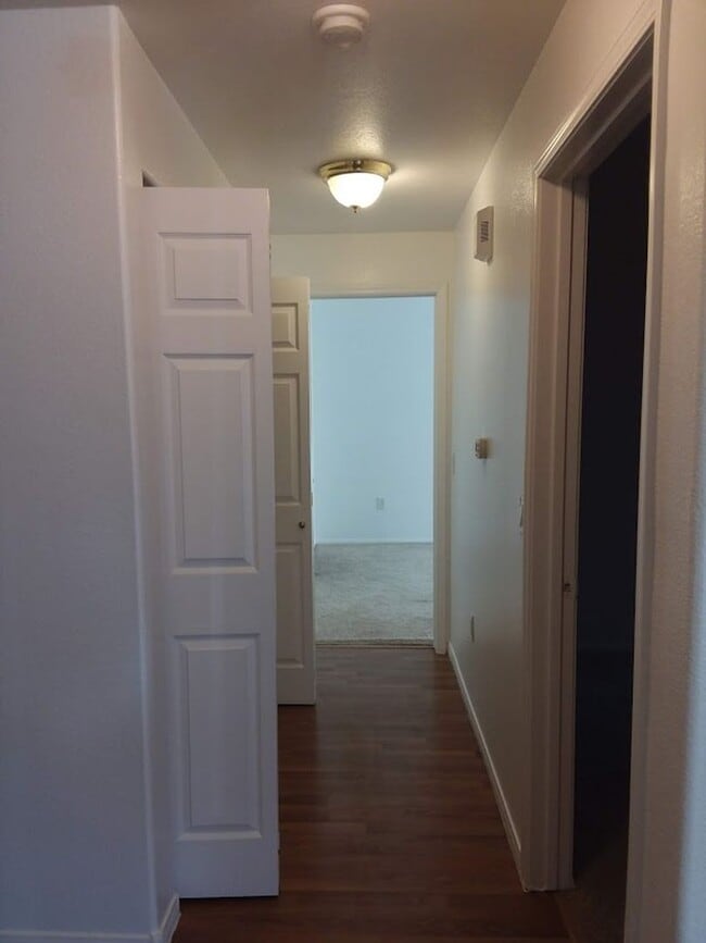 Building Photo - First floor unit in luxury gated Northwest...