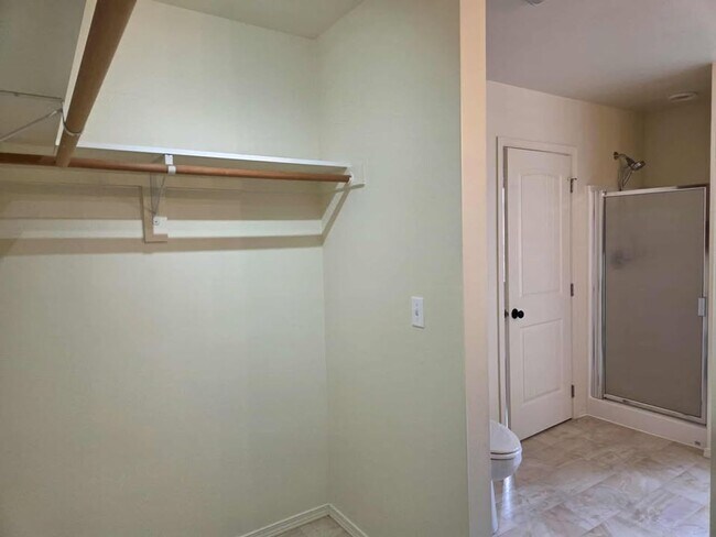 Building Photo - 3950 NE Vista del Rey Dr