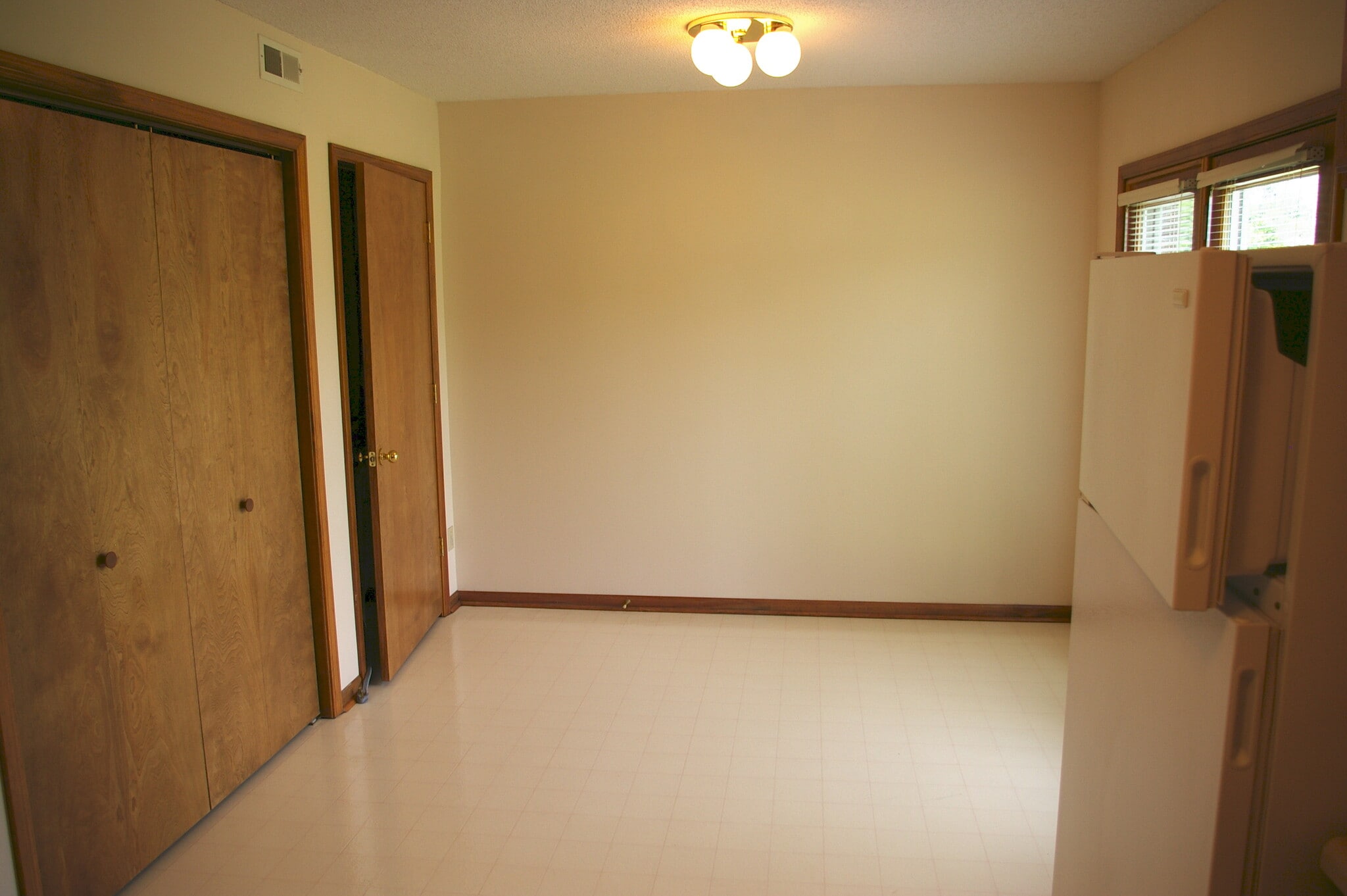 Building Photo - 4609 W Millbrook Dr
