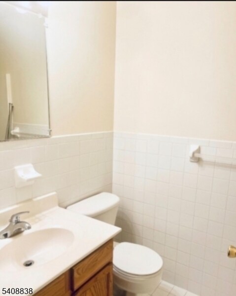 Building Photo - 64 Isabella Ave