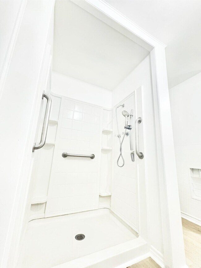 Building Photo - 2108 Horn Rd